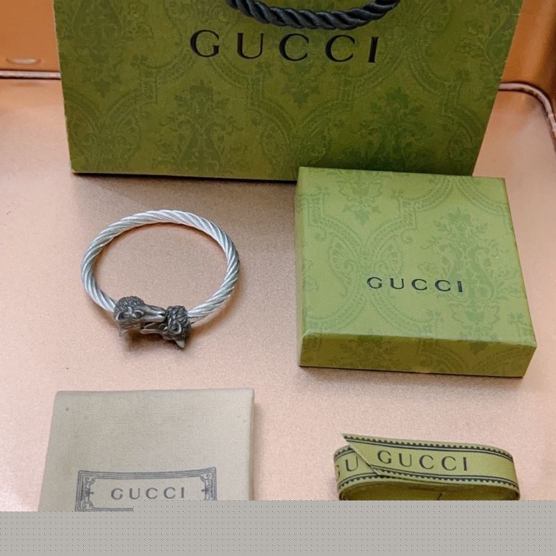 G*u*i bracelets